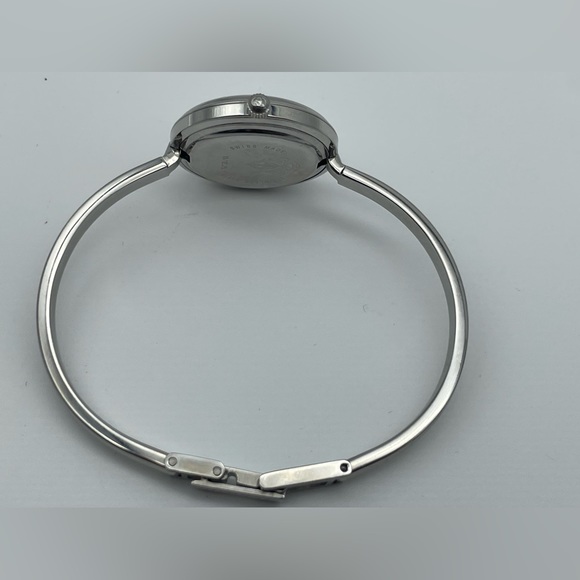 Gucci Women's Watch with Interchangeable Colored Bezels - Picture 10 of 10